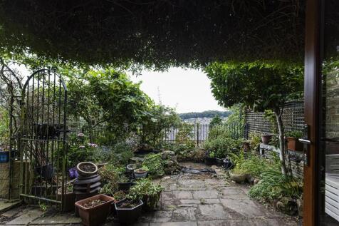 Bramleys Estate Agents - Height Green - Sowerby Br