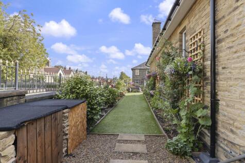 2 Linden Road, Elland 33_297.jpg