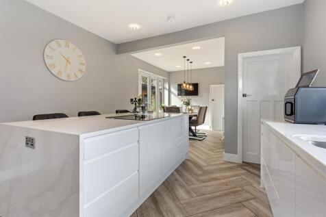 2 Linden Road, Elland 17_297.jpg