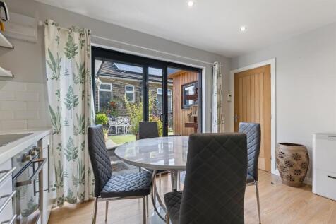 2 Linden Road, Elland 38_297.jpg