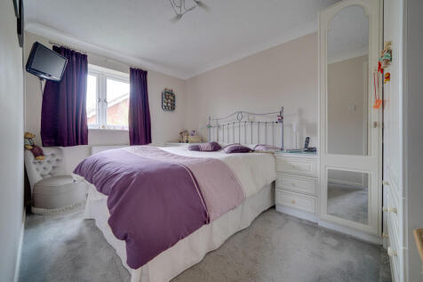 14 Kestrel Close,...
