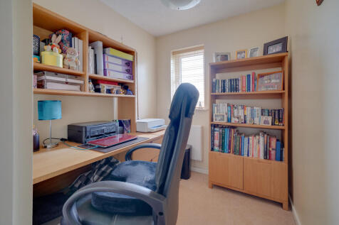 14 Kestrel Close,...