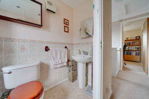 14 Kestrel Close,...
