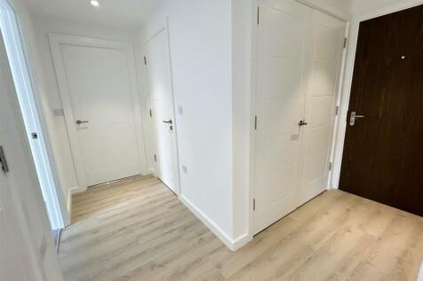 hallway apt 25.JPG