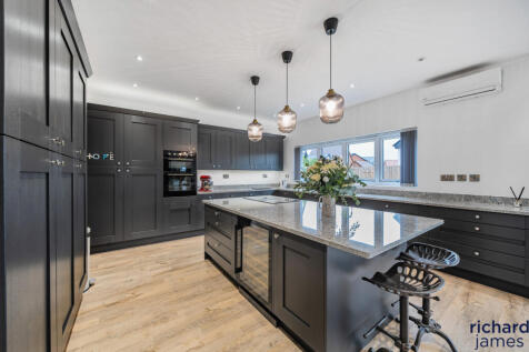 046be041-f5b5-4b2...