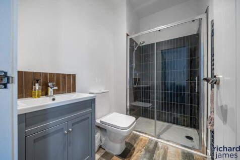 f4948057-0265-4e4...