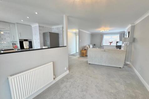 WhatsApp Image 2025-06-03 at 09.42.33 (2)