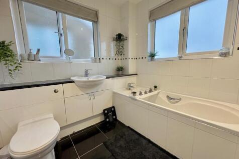 b8651151-b903-48ba-8390-8a7756a060c6