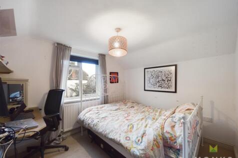 CAM01348G0-PR0556-STILL014.jpg