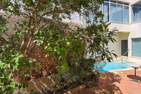garden beds to pool side