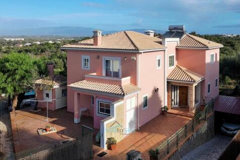 set in a quiet cul-de-sac