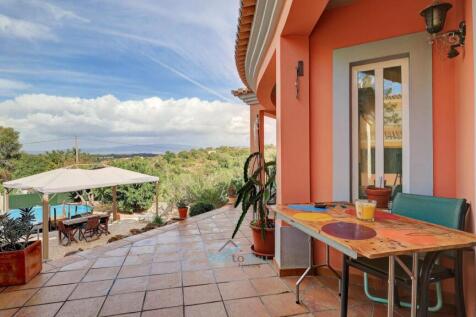 terrace area perfect for al fresco dining