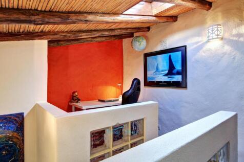 ideal for child's bedroom or office