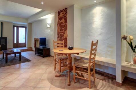 dining area with bench seating
