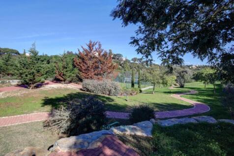attractive gardens with brick-paved paths