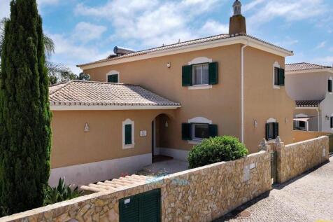 villa from the street