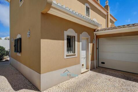 garage entrance &amp; door to kitchen