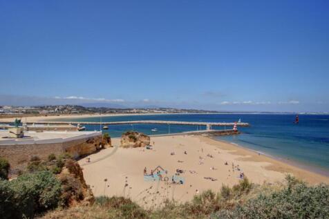batata beach 10 minute walk away