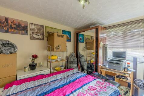 Featured image of post 1 Bedroom Flats East London To Rent / 3 bedroom stand alone house for rental in southernwood, east london.