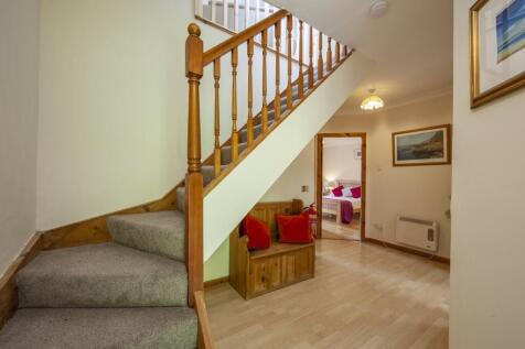 2 bed entrance hall