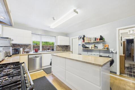 CAM03185G0-PR0036-STILL015