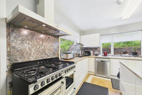 CAM03185G0-PR0036-STILL016