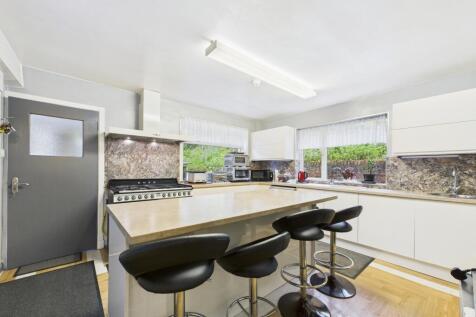 CAM03185G0-PR0036-STILL017