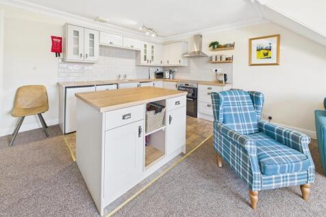 CAM03481G0-PR0093-STILL003