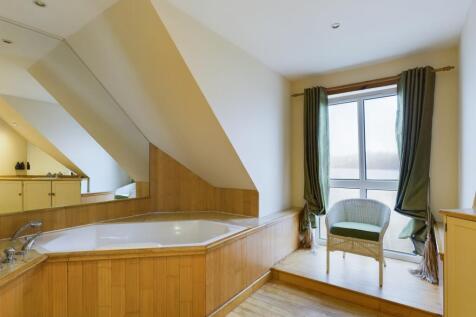 CAM03481G0-PR0021-STILL021