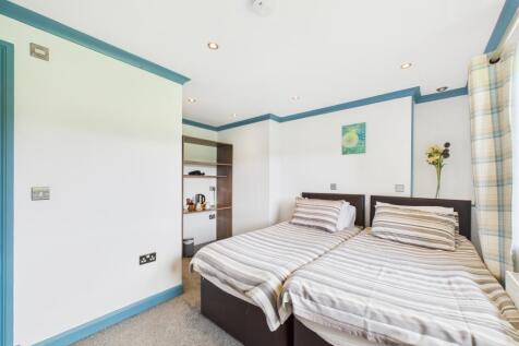 CAM03185G0-PR0102-STILL012