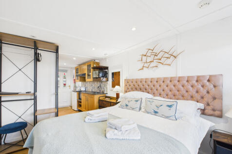 CAM03185G0-PR0124-STILL019