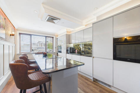 CAM03481G0-PR0120-STILL002