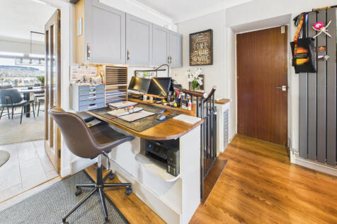 CAM03481G0-PR0120-STILL005