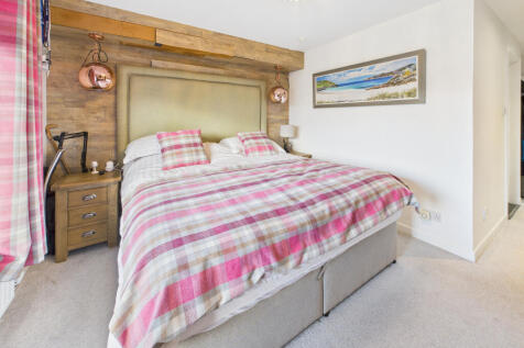 CAM03481G0-PR0120-STILL017