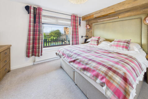 CAM03481G0-PR0120-STILL018