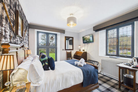 CAM03481G0-PR0125-STILL003