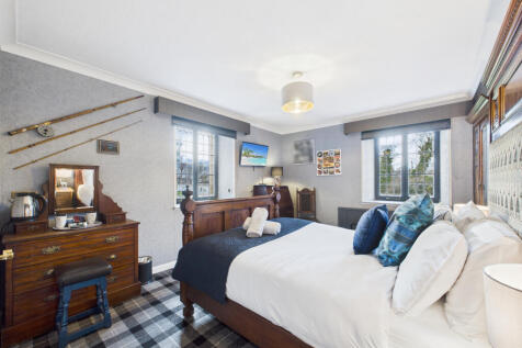 CAM03481G0-PR0125-STILL007