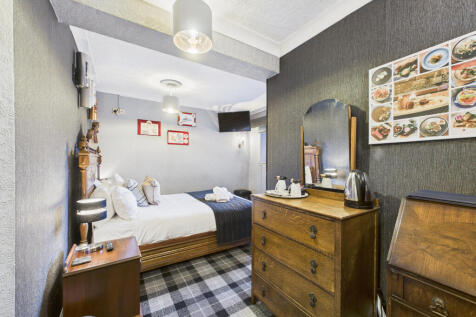 CAM03481G0-PR0125-STILL015