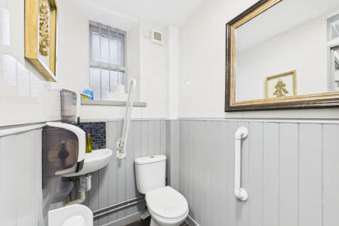 CAM03481G0-PR0125-STILL021