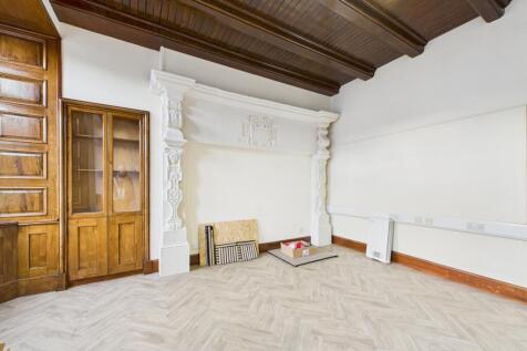 CAM03185G0-PR0128-STILL008