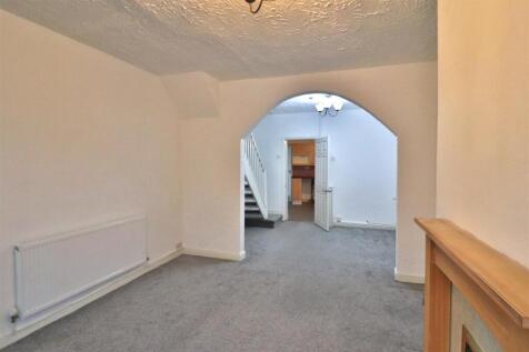 OPEN PLAN LIVING AND DINING ROOM