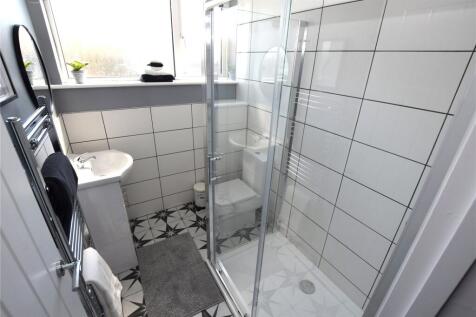 Shared Bathroom 3&amp;4