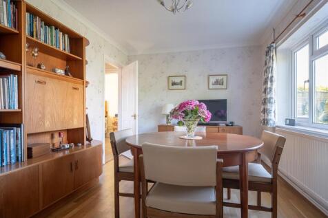 6 St Josephs Drive-8.jpg