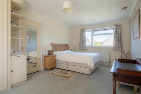 6 St Josephs Drive-19.jpg