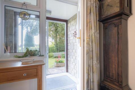 6 St Josephs Drive-5.jpg