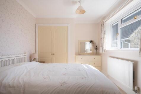 6 St Josephs Drive-13.jpg