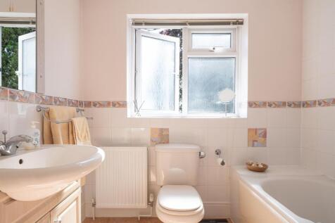 6 St Josephs Drive-15.jpg