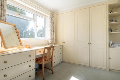 6 St Josephs Drive-18.jpg