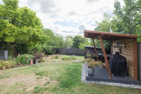 4 Ridings Mead-34.jpg