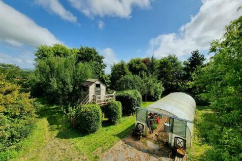 Elevated polytunnel.jpg